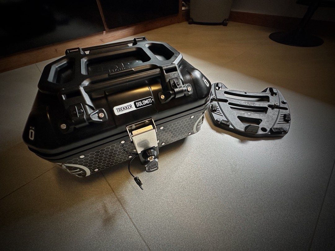 Top Case GIVI TREKKER DOLOMITI DLM30A Pour BMW R 1150 GS (2000) - 30L, Aluminium, Système MONOKEY