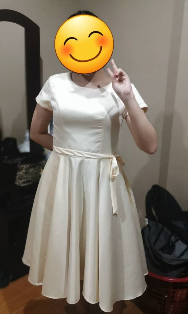 Graduation dress (Category: Dresses) located in Makati City. Submitted by mercadomyleen529 (Listing ID 1279262462, Image 2). Description: Dutches thick fabric cream dress below the knee 28 to 30" waistline 26" lenght from waistline 41" lenght from shoulder super balloon skirt with lining costumized elegant fabric with pocket used once good for graduation ,cocktail dress ,bday etc. rfs: decluttering.