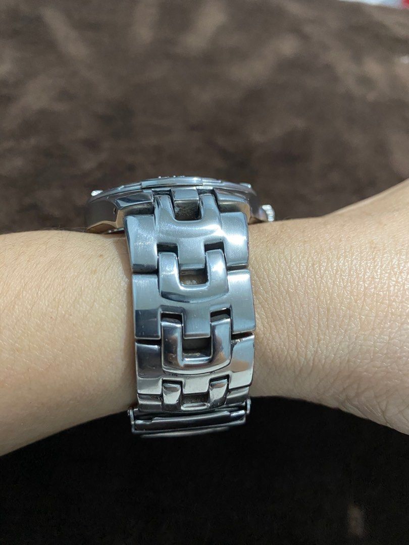 Guess Watch - Men or Women (Category: Luxury Watches) located in Rizal. Submitted by preloved1143 (Listing ID 1279394237, Image 2). Description: Preloved Watch Unisex with minimal hairlines black dial big face .