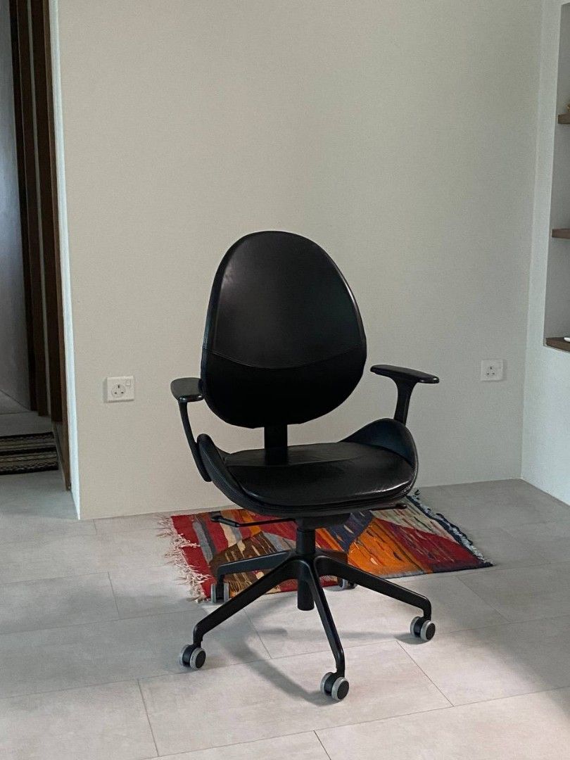 HATTEFJÄLL Office chair with armrests, Smidig black/black - IKEA
