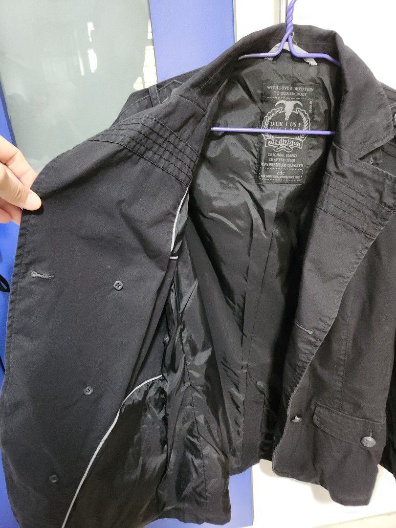 Jacket (Category: Coats, Jackets and Outerwear) located in Singapore. Submitted by matthewtcl74 (Listing ID 1279289350, Image 4). Description: .
