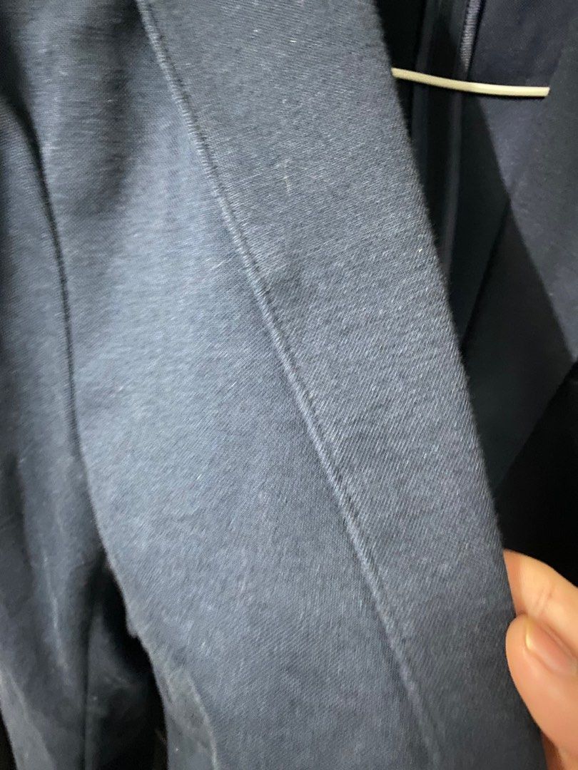 Jacket (Category: Coats, Jackets and Outerwear) located in Selayang. Submitted by placentawhite (Listing ID 1279393283, Image 3). Description: Rm199 pakai skli je like new Bg rm100 nk kurang pon blh..mls nk simpan dlm almari.