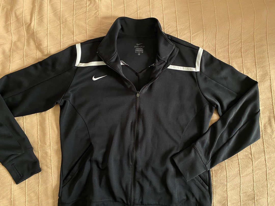 Baju training nike store