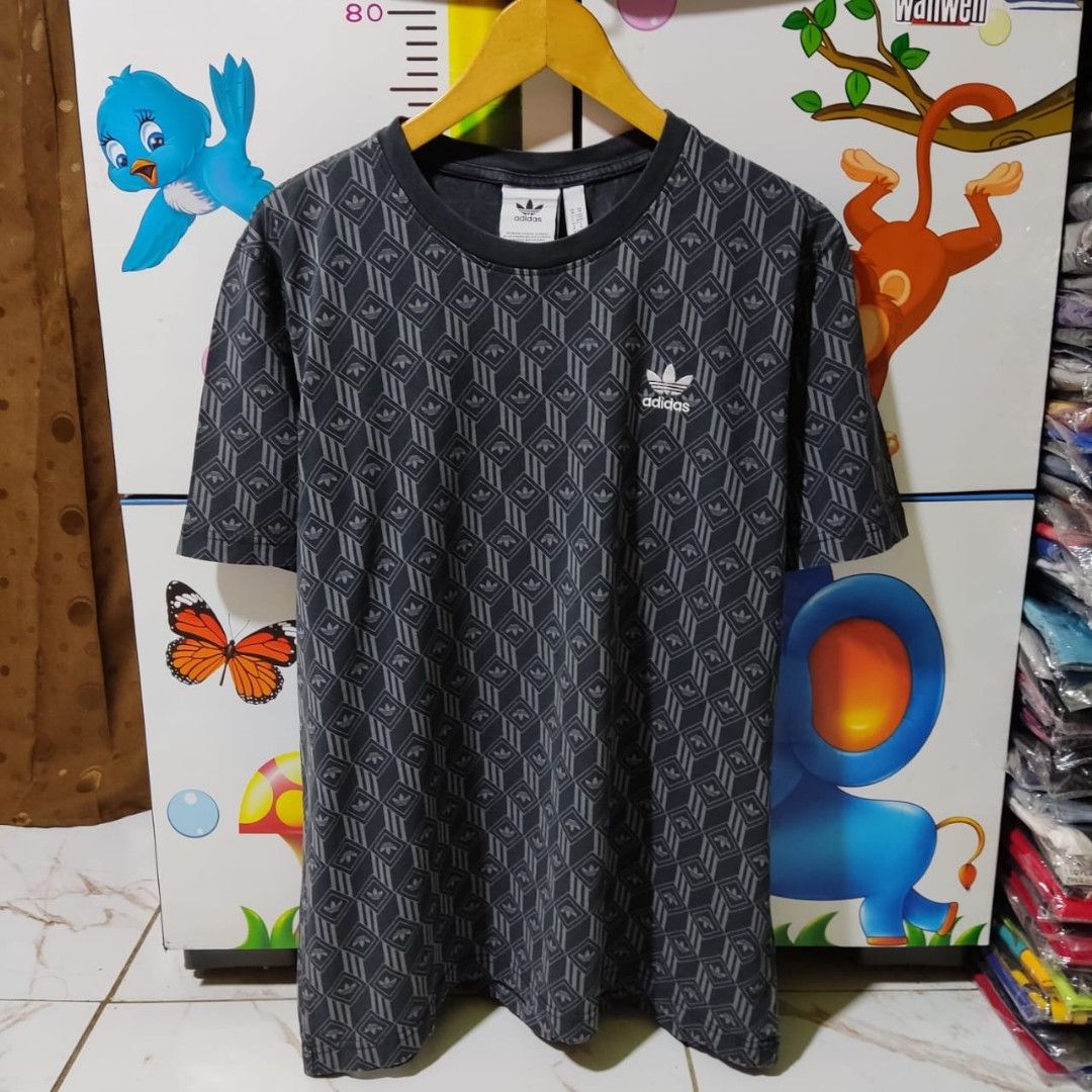 Mono allover hotsell print tee