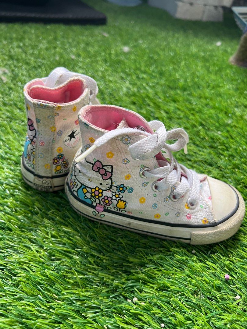 Baby hello kitty 2025 converse