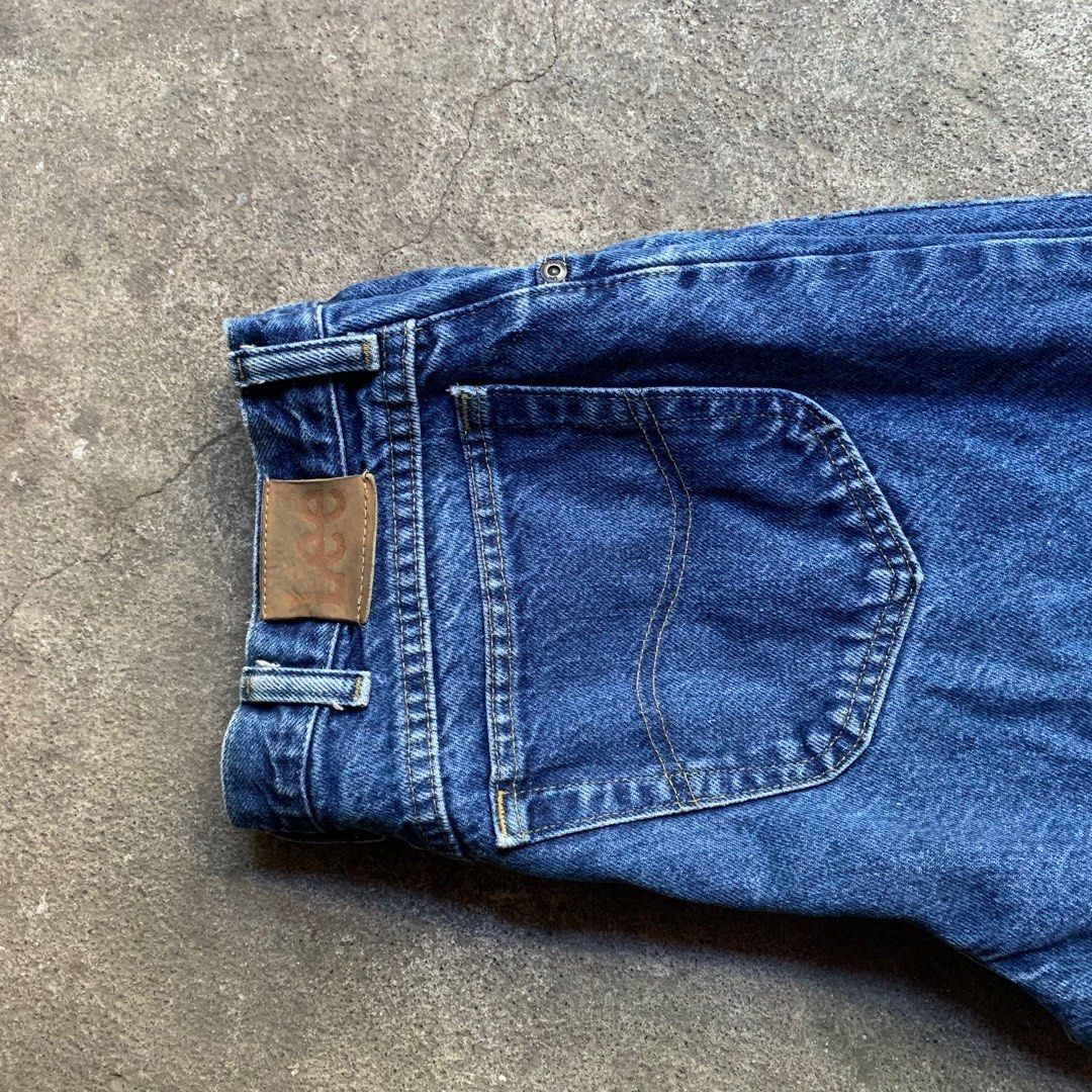 Lee - straight jeans (Category: Jeans) located in Digos. Submitted by northjnav (Listing ID 1279266101, Image 1). Description: sellin my personal item here! im more in to slim fit jeans na eh. condition: 10/10. just needs wash. waist : 34 length: 40 opening: 8 ( all in inches ) lmk if you have any other inquiries. just add 50 and its shipped!.