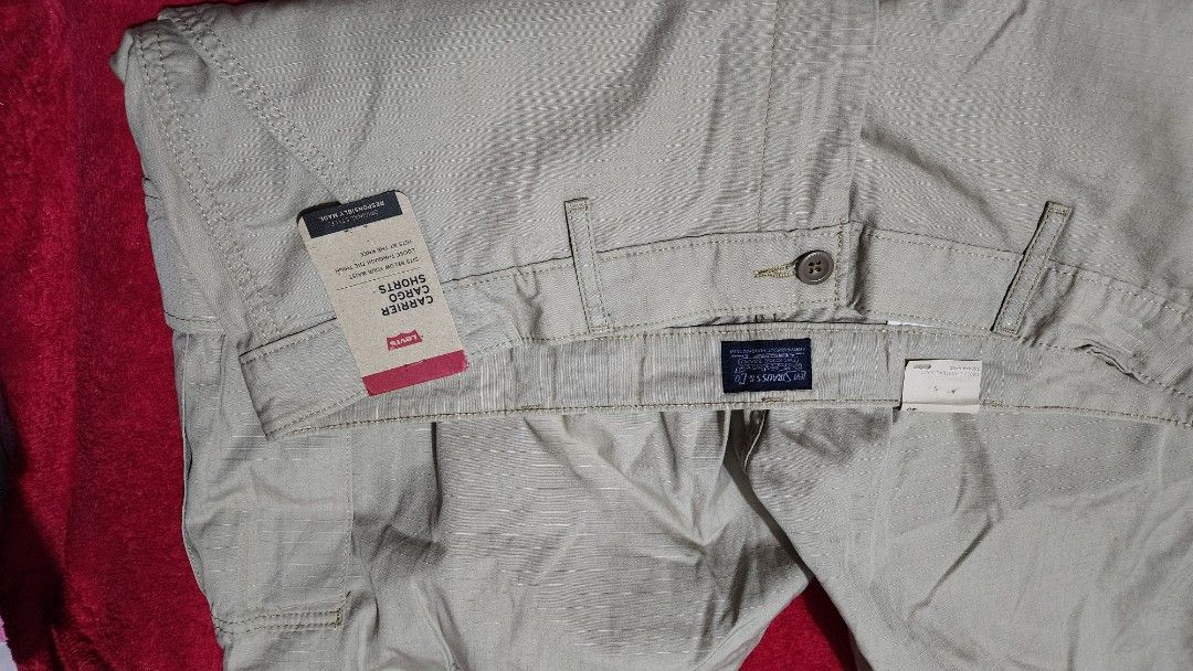Levis Cargo Short (Category: Shorts) located in Manila. Submitted by microus (Listing ID 1279391409, Image 2). Description: size 40.