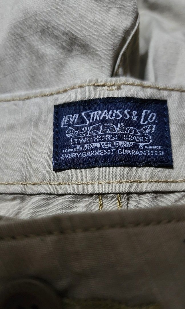 Levis Cargo Short (Category: Shorts) located in Manila. Submitted by microus (Listing ID 1279391409, Image 3). Description: size 40.
