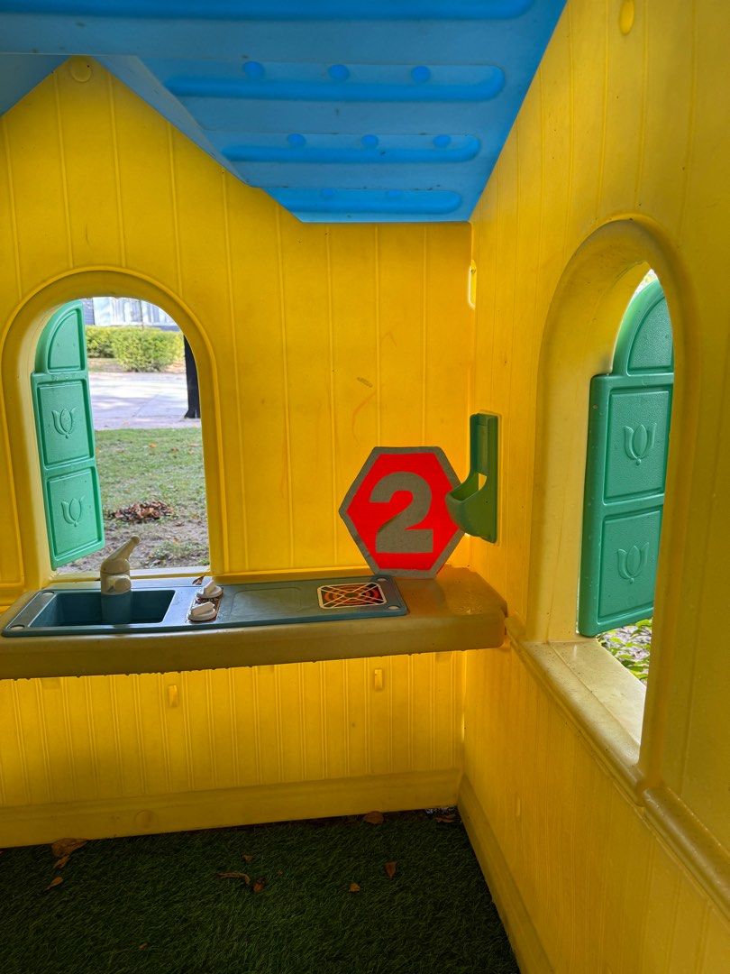 Little Tikes Country Cottage Playhouse