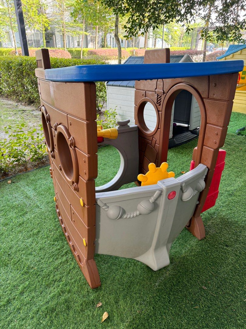 Little tikes 2025 boat playhouse