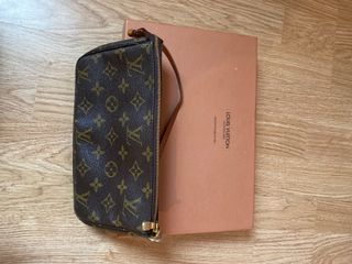 (Category: ) located in . Submitted by helpmedeclutterplzzzz (Listing ID 1279329845, Image 1). Description: .