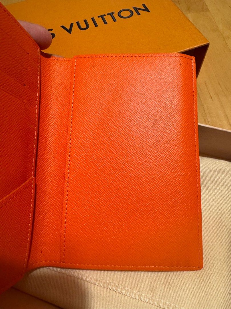 LV Passport Holder, 名牌, 手袋及銀包 Carousell