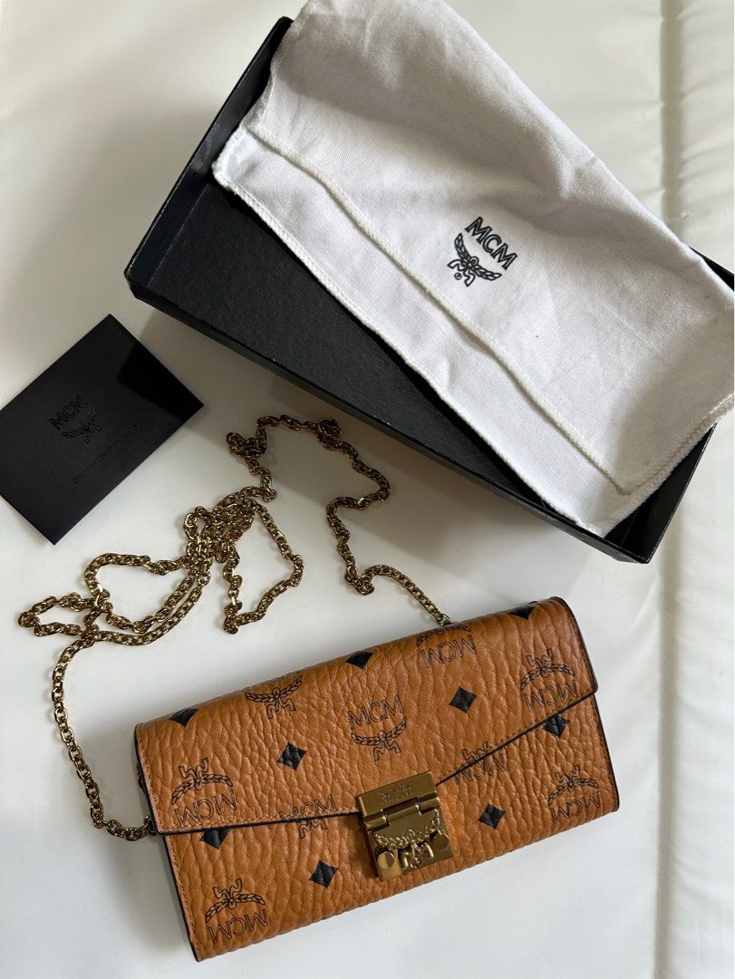 MCM visetos large patricia wallet on chain