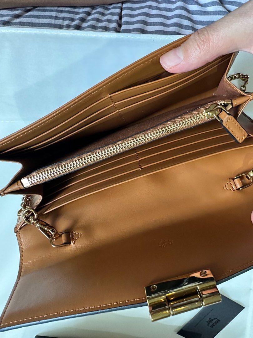 MCM visetos large patricia wallet on chain