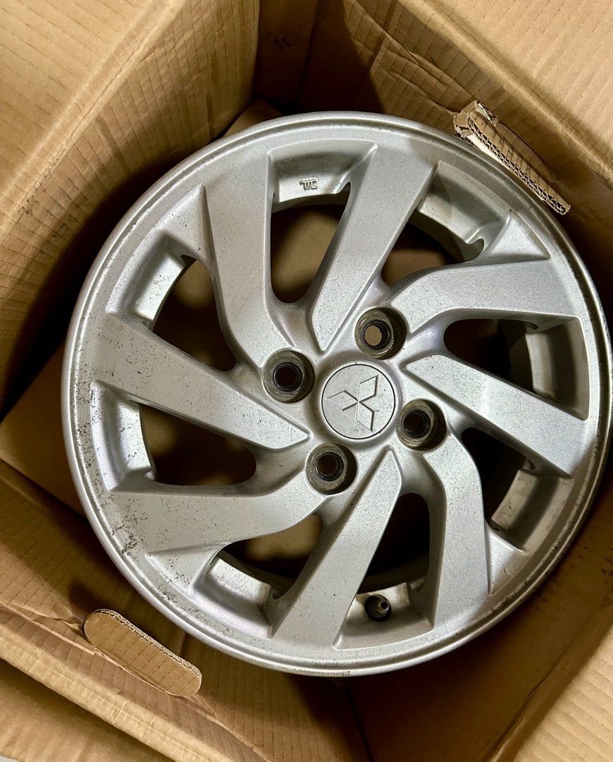 Mitsubishi Mirage Hatchback 2016 Original mags (Category: Other Automotive Parts and Accessories) located in Valenzuela. Submitted by halohaloatbp (Listing ID 1279284589, Image 3). Description: Mitsubishi Mirage Hatchback 2016 Original mags ▪️4 pcs / 4 holes ▪️Size 165/65R14 ▪️Used w/minimal scratches RFS: Upgraded P10,000 w/free seat cover color gray never used stocked only Feel free to msg me. Pickup/Meetup: Valenzuela or Quezon city area.
