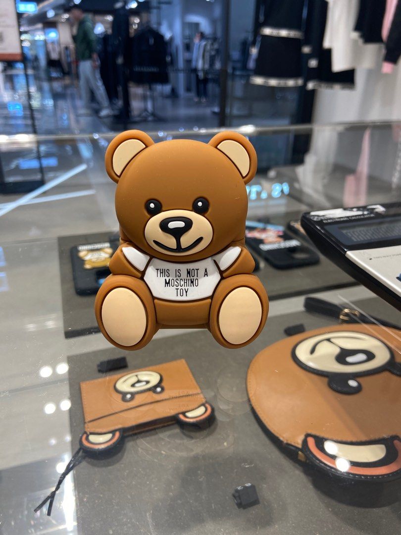 Moschino hotsell airpod case