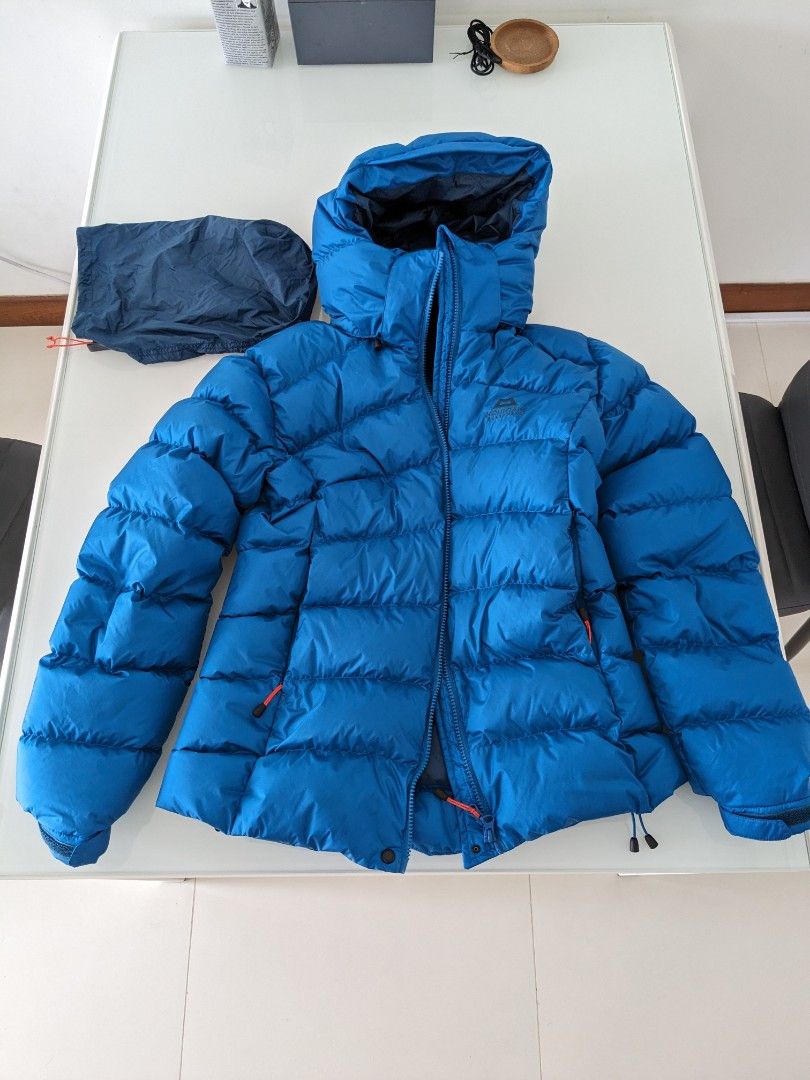 Mountain equipment store skyline hooded