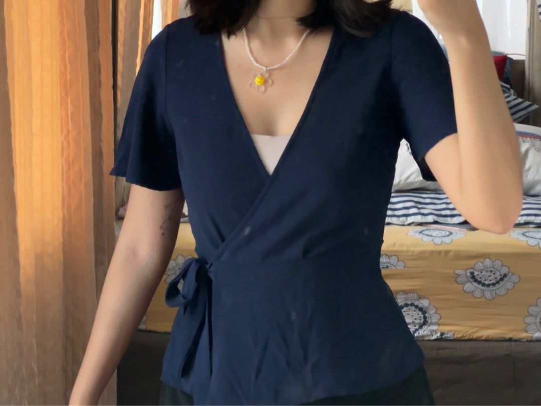 Navy blue robe top (Category: Blouses) located in Mandaluyong City. Submitted by tenohthree (Listing ID 1279265297, Image 1). Description: Super classy top. Neckline is low V in case you have the chest to show off. .