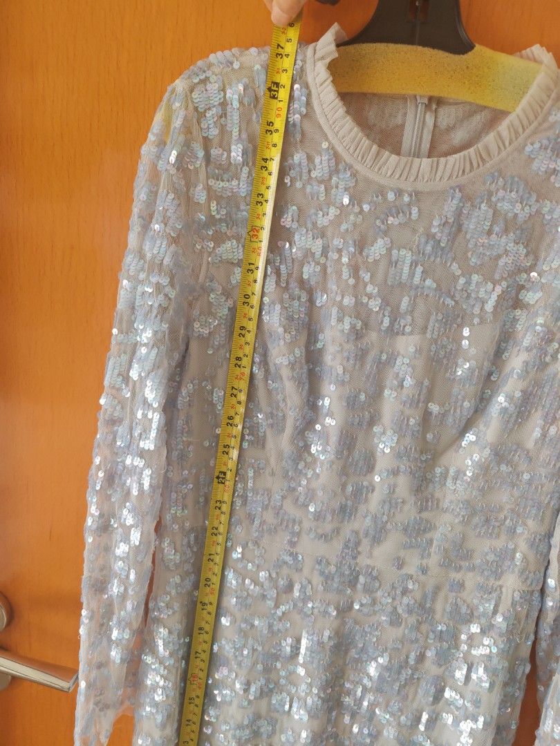 Needle & Thread （分類：晚裝）位於 Hong Kong。 由 imeow 提交（商品編號 1279267256，圖片 4）。簡介： Brand new. Bought it from Lane Crawford. Not for perfectionism🙏。