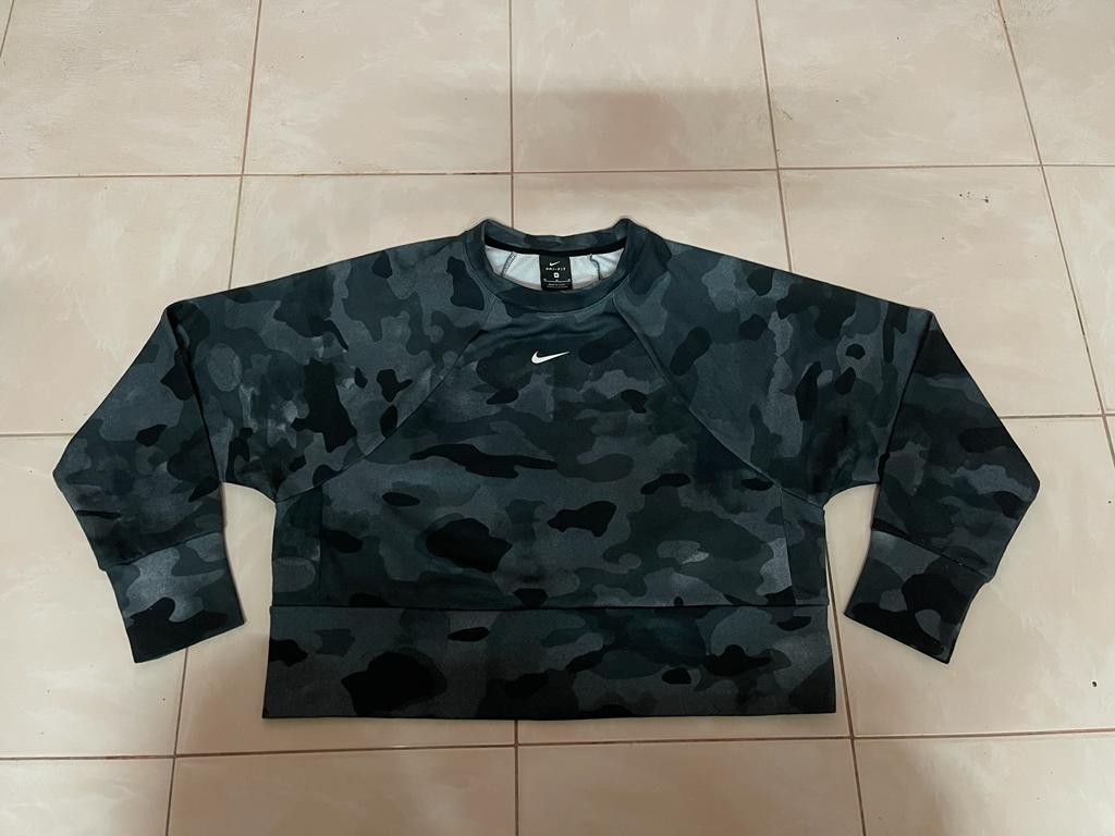 Nike camo sales sweatshirt womens