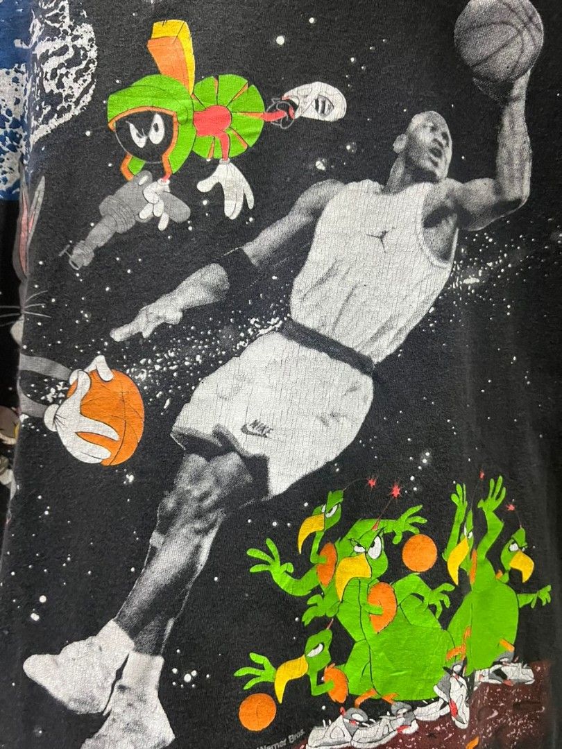 Nike jordan clearance looney tunes
