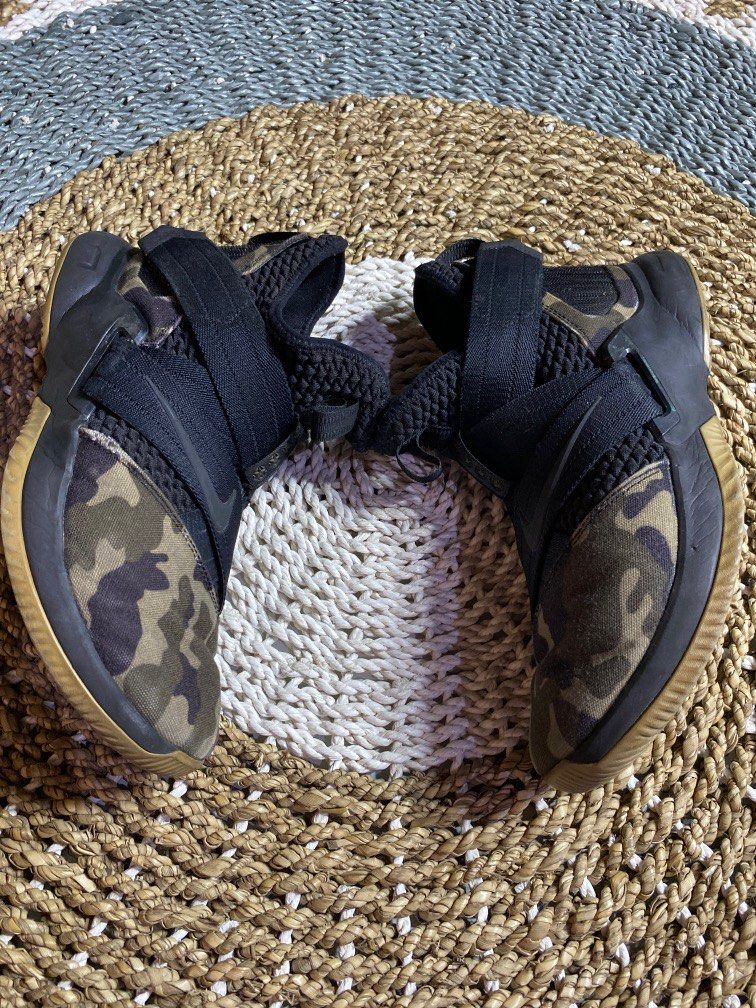 Nike lebron soldier army