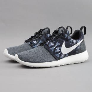 Nike Roshe One Print Men s Fashion Footwear Sneakers on Carousell