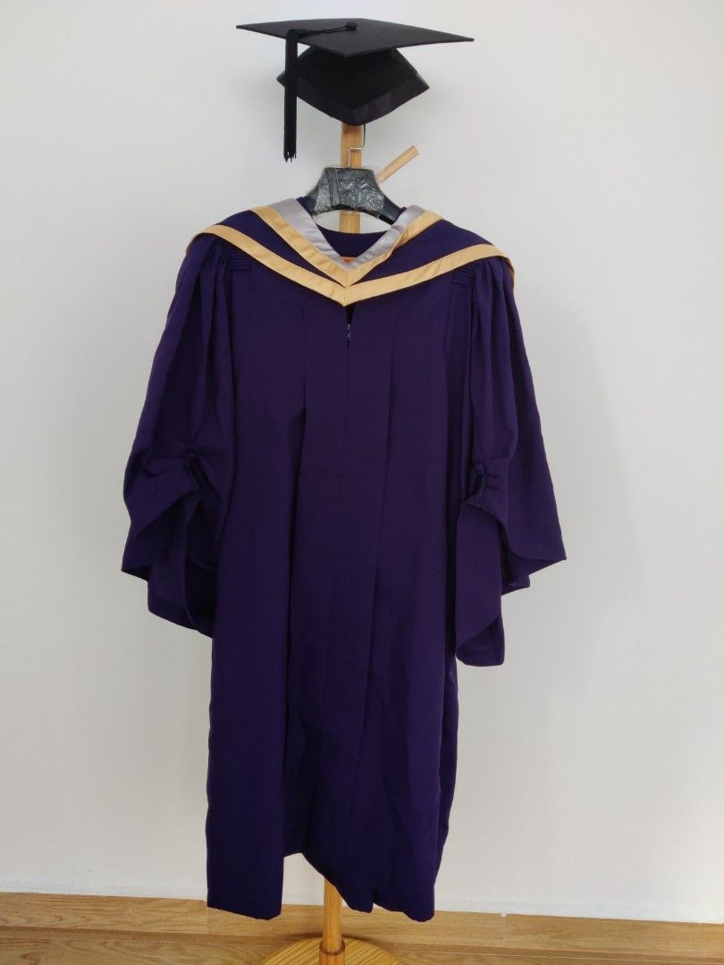 Amazon.com: Masters Graduation Gown, Cap & Tassel W/Current Year Charm |  Master Degree Graduating Regalia W/Matte Black Quality Gown | Size 42 (4'9