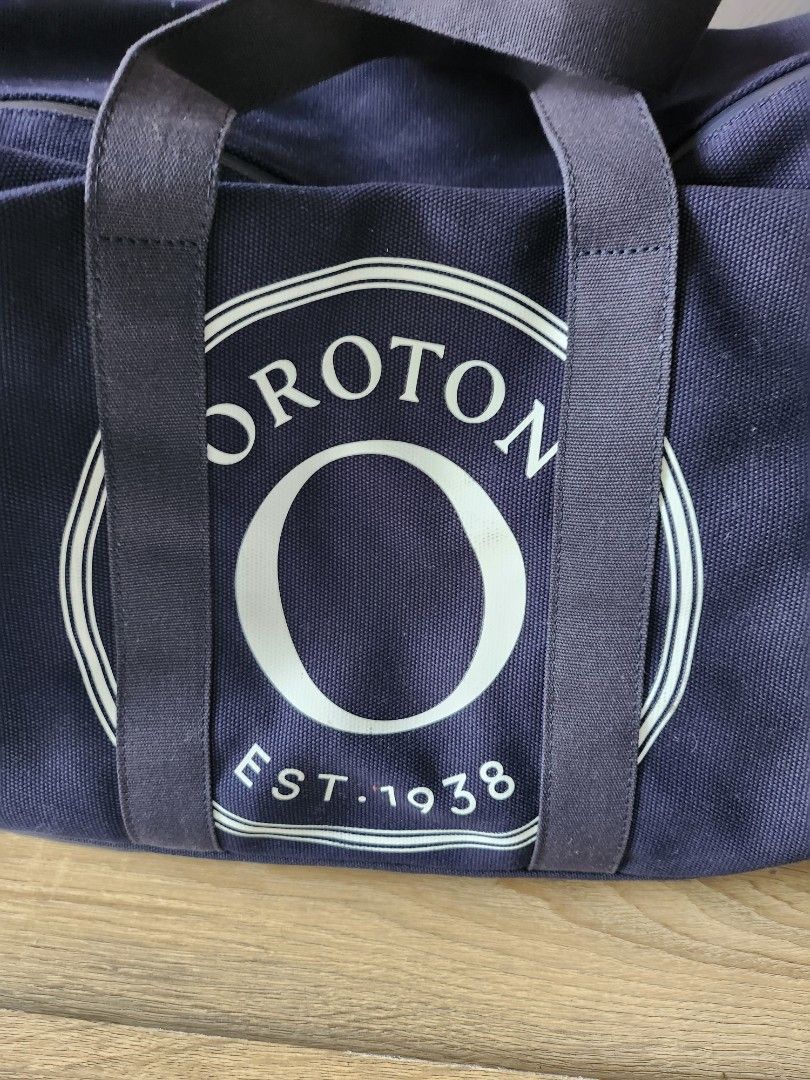 Oroton travel bag online