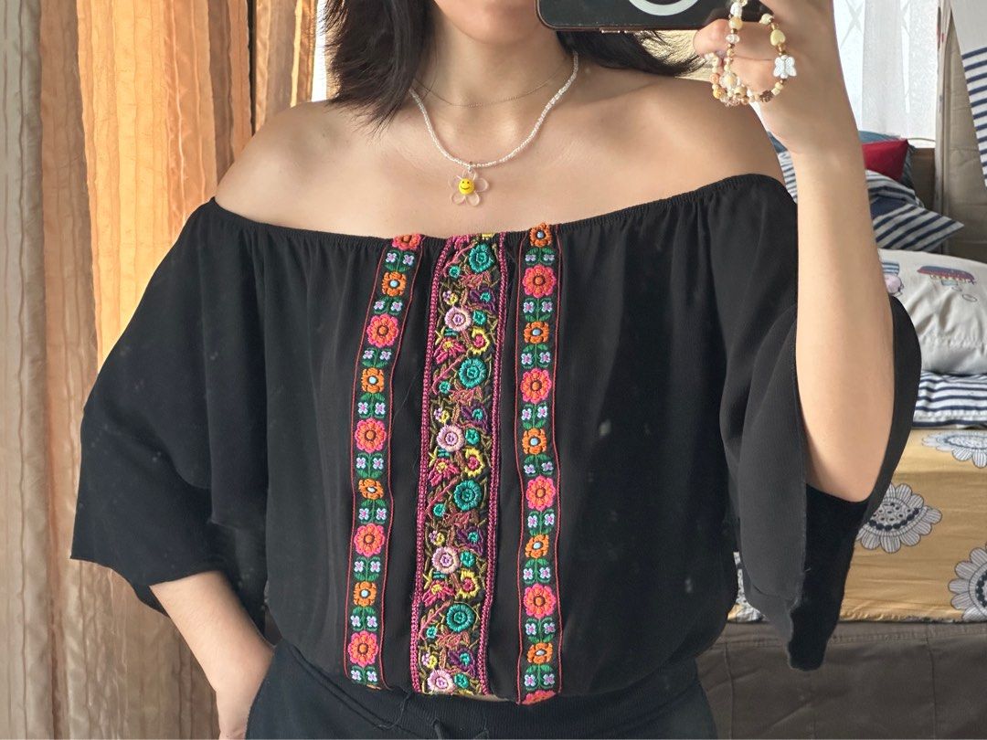 Pattern crop top (Category: Blouses) located in Mandaluyong City. Submitted by tenohthree (Listing ID 1279264301, Image 2). Description: Really cuteee. Can be dressed up or dressed down. I used it mainly for staycations and beach trips. Fits S-M..