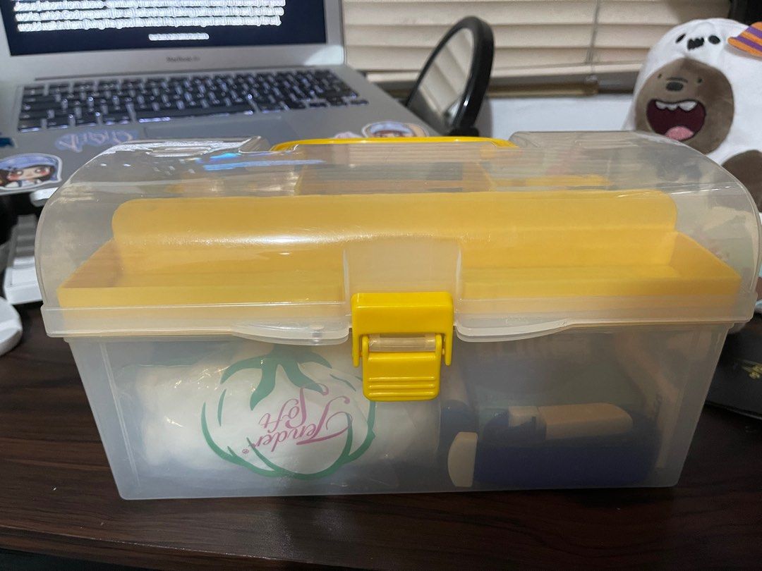 Phlebotomy Kit (Category: Medical Supplies & Tools) located in Las Pinas. Submitted by cosmicwind_209d7f (Listing ID 1279365394, Image 1). Description: Note: some of the items may or may not be used/expired Rfs: graduated; used during college Inclusions: - tubes - multi-sample needles (gauge 21) - micropore tape - retractable tourniquet - urine container - alcohol swabs - cotton balls - microscope slides - cover slip - heparinized/non-heparinized