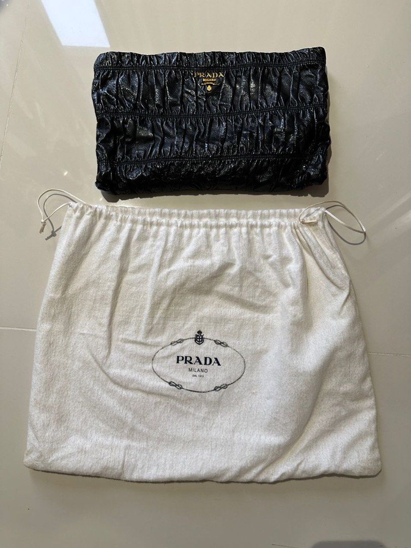 Prada nappa best sale gaufre clutch