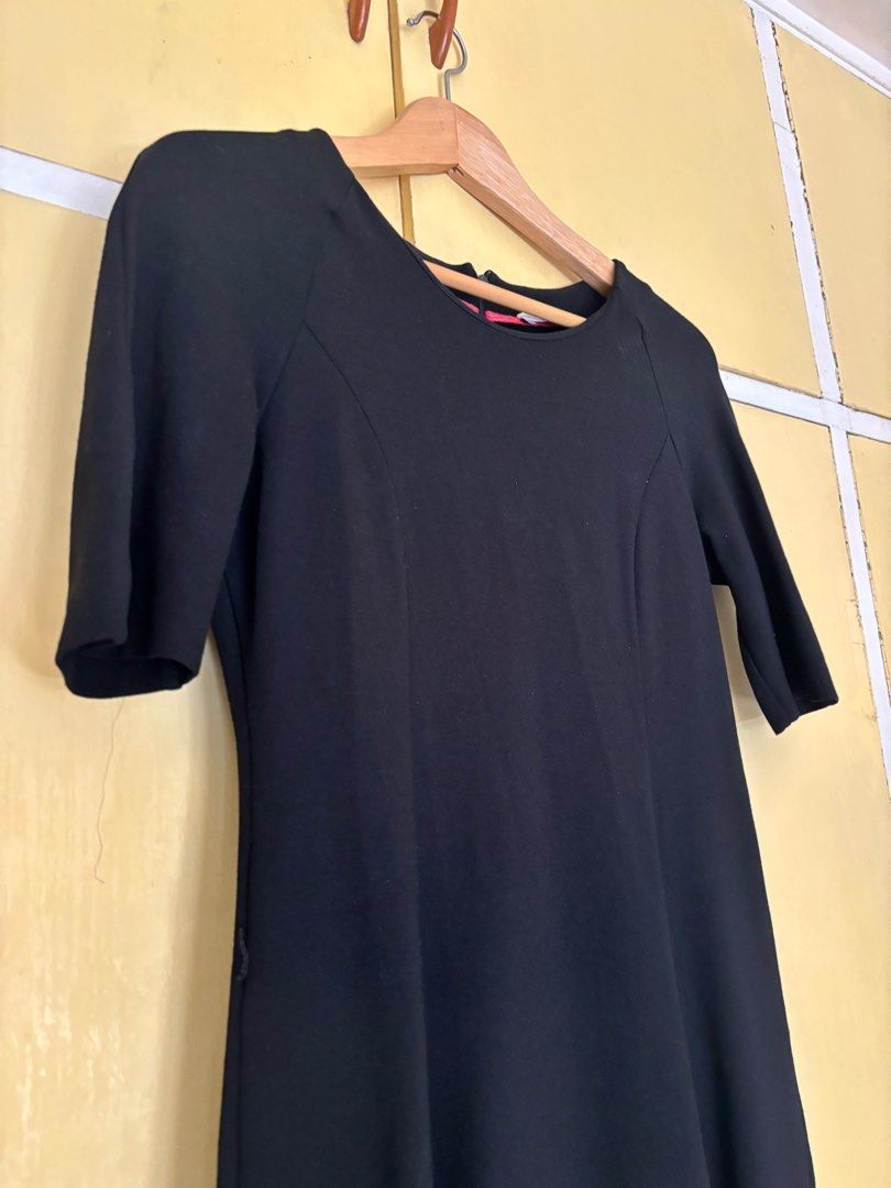 Promod black stretchy dress (Category: Dresses) located in Imus. Submitted by sewitstina (Listing ID 1279275050, Image 3). Description: This is quite big on me so selling to declutter. Missing belt. Ptp: 17 in. Length: 35 in..