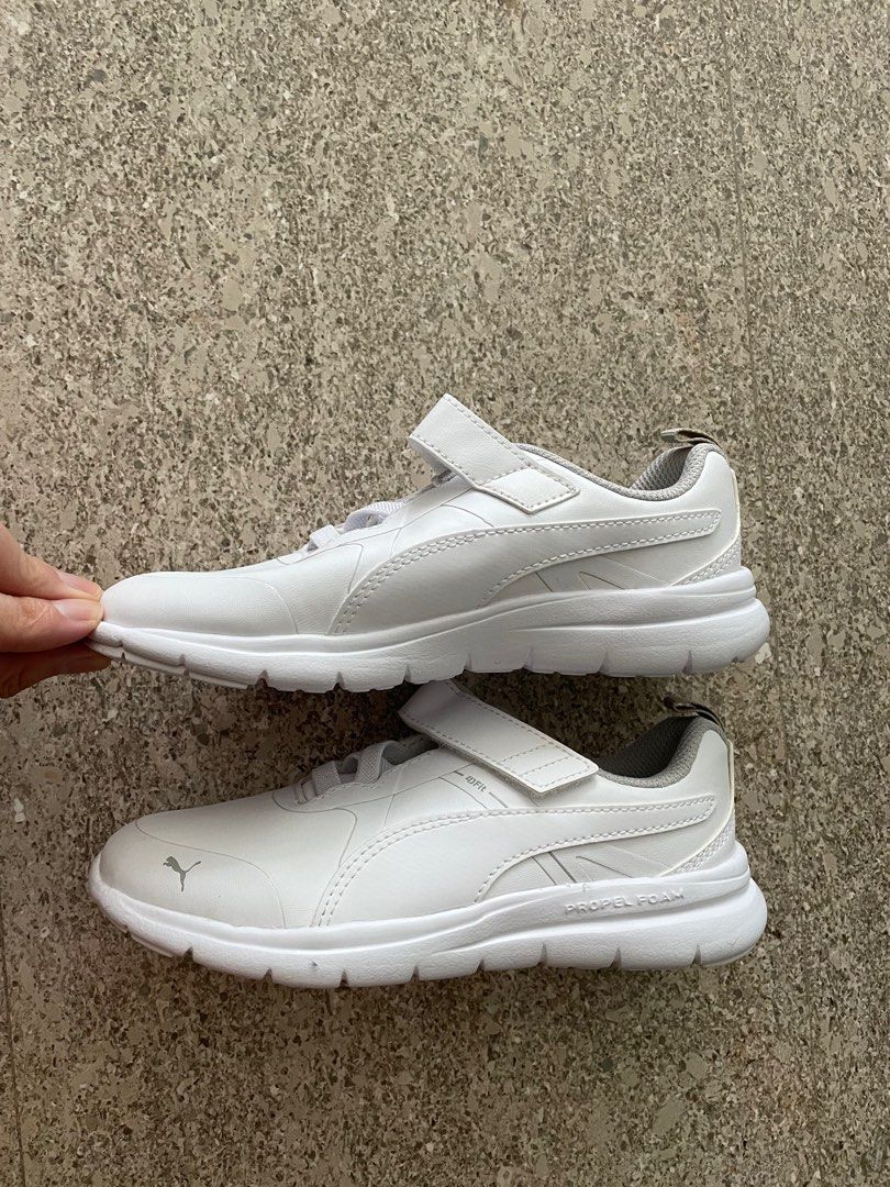 Puma online lightweight sneakers