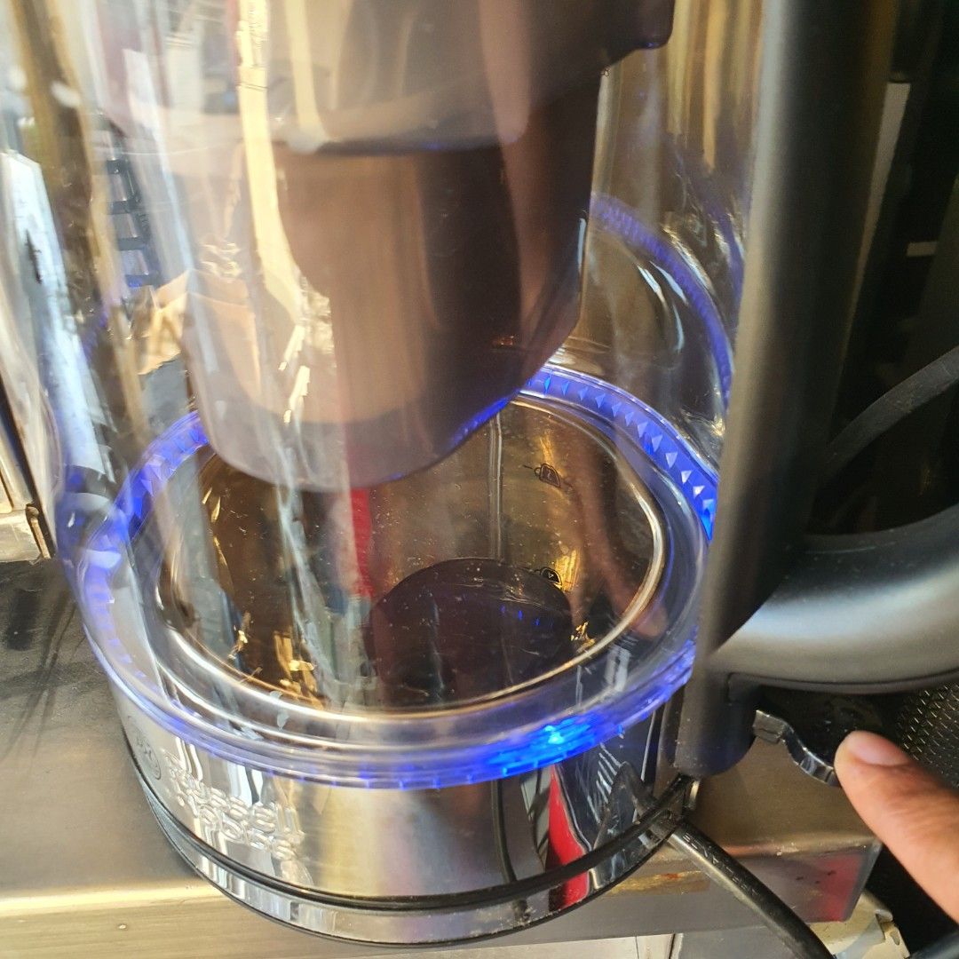 Russell hobbs brita electric kettle (Category: Kettles & Airpots) located in Taguig. Submitted by roma2701 (Listing ID 1279422427, Image 1). Description: never used with open box 220V.