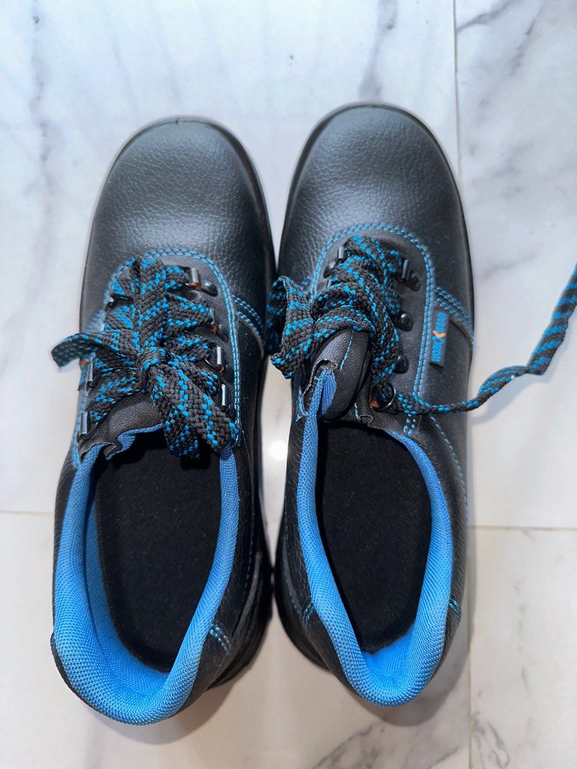 Walking best sale safety boots