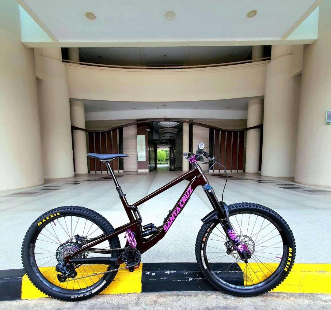 Santa Cruz Nomad V5 Carbon Large Sports Equipment Bicycles