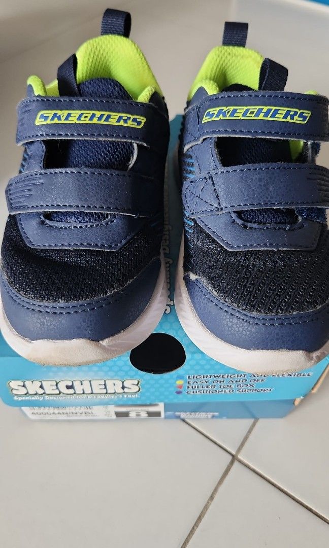 Infant size top 8 skechers
