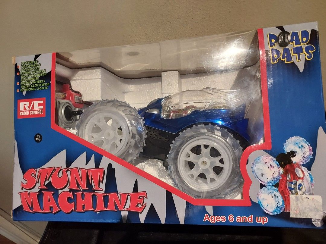 Stunt Machine Remote Control Car Blue w/ Box (Category: Remote Control Toys) located in Pasig City. Submitted by mr.randomstuff (Listing ID 1279246230, Image 3). Description: used once and placed back in the box with batteries for car and remote unit included.