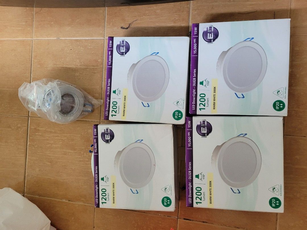 Sylvanus downlight (Category: Lighting) located in Singapore. Submitted by rboy123 (Listing ID 1279278989, Image 2). Description: warm white white light cool white 9w -$15 12 w- $18 15 w- $20.