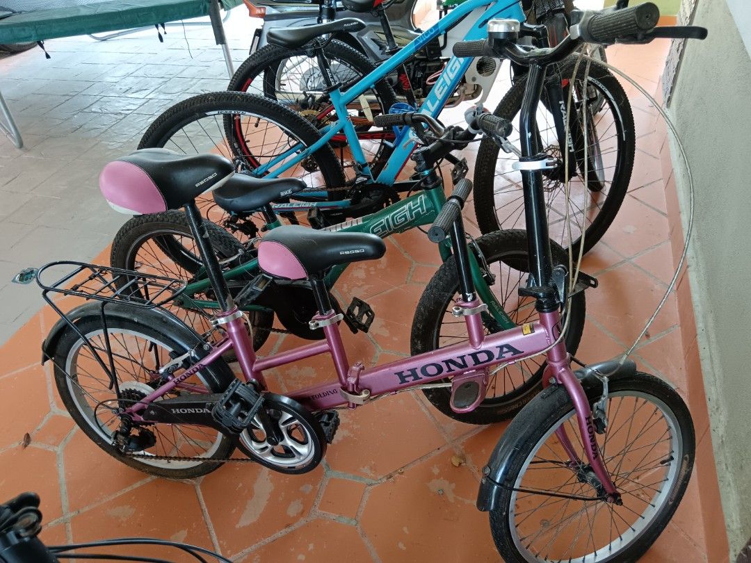 Tandem with child seat outlet