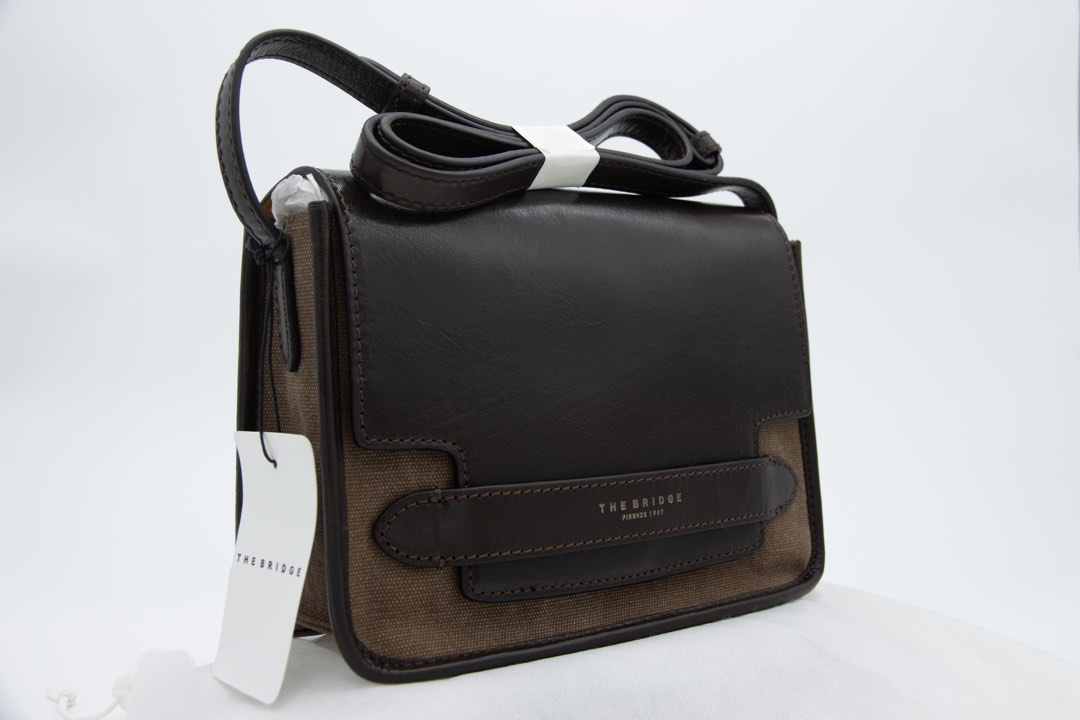 The bridge sales bags outlet