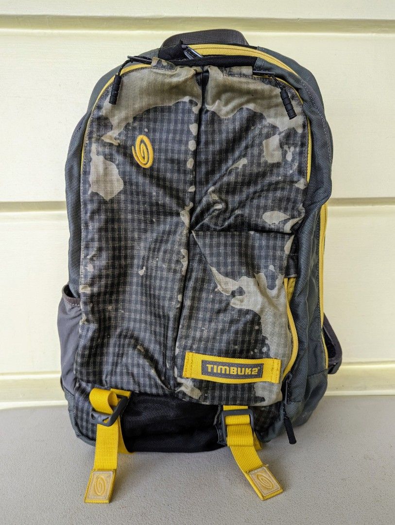 Timbuk2 Showdown Laptop Backpack (Category: Backpacks) located in Cainta. Submitted by almurk (Listing ID 1279277848, Image 1). Description: Timbuk2 Showdown Laptop Backpack well used with wear and tear. see photos. Unable to close the front lower right zipper. (Stuck) RFS: Decluttering.
