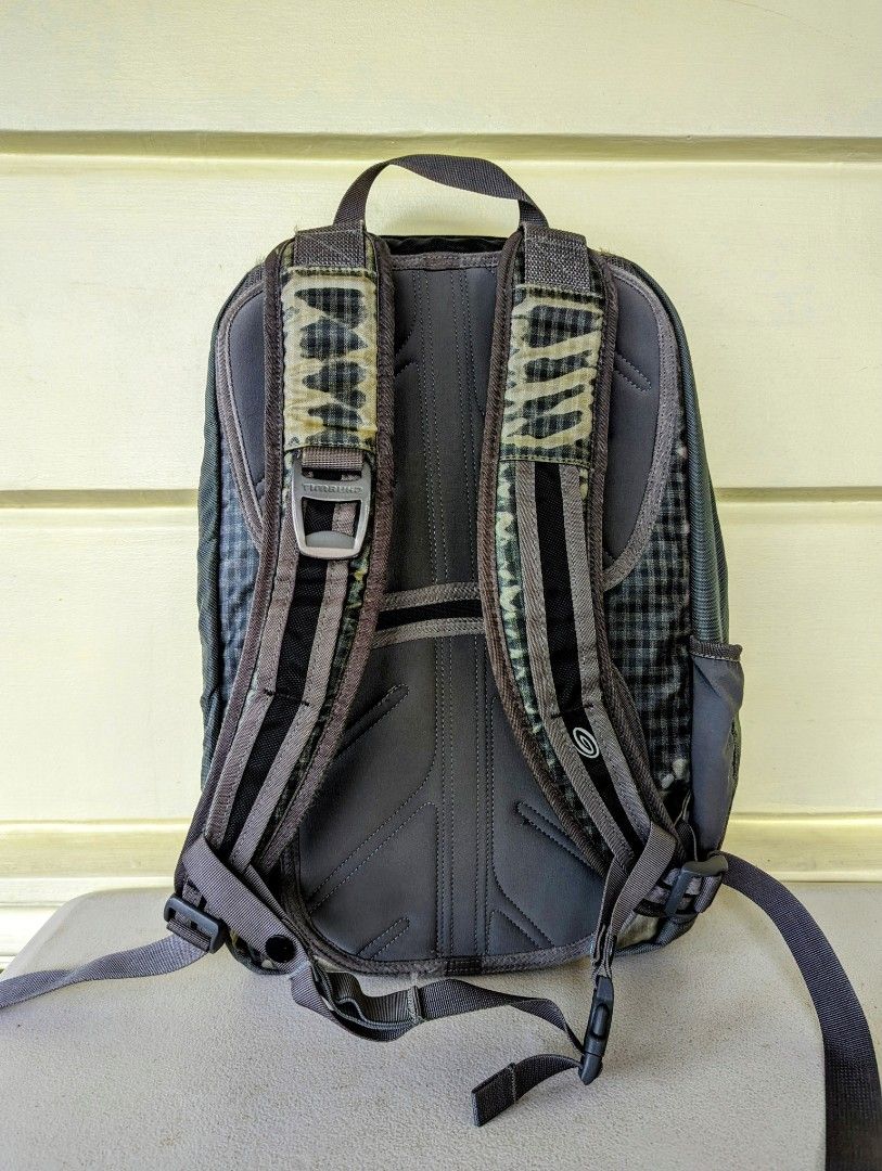 Timbuk2 Showdown Laptop Backpack (Category: Backpacks) located in Cainta. Submitted by almurk (Listing ID 1279277848, Image 2). Description: Timbuk2 Showdown Laptop Backpack well used with wear and tear. see photos. Unable to close the front lower right zipper. (Stuck) RFS: Decluttering.