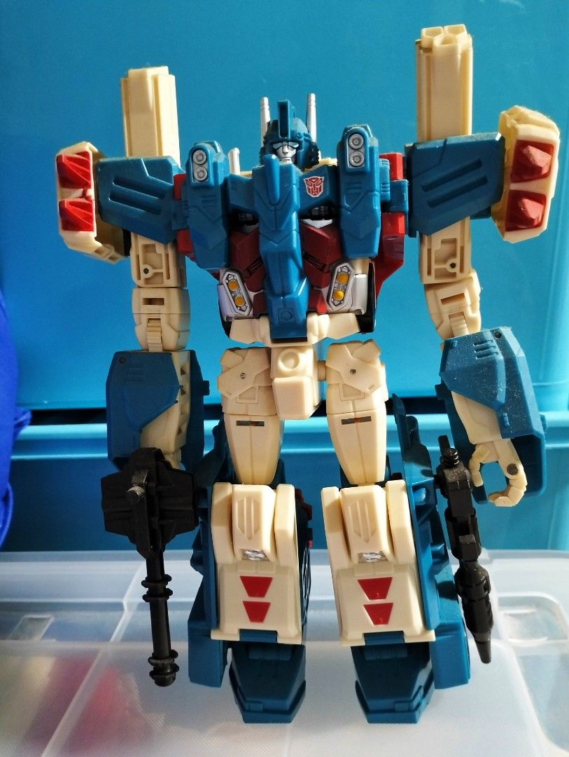Transformers Generations (Category: Toy Figures) located in Singapore. Submitted by toyship (Listing ID 1279265667, Image 1). Description: Ultra Magnus Combiner Wars Leader Bumblebee Prime Beast Hunters Leader Combiner Wars Megatron Leader Generation Megatron Armada Leader AOE Optimus Prime Leader Class.