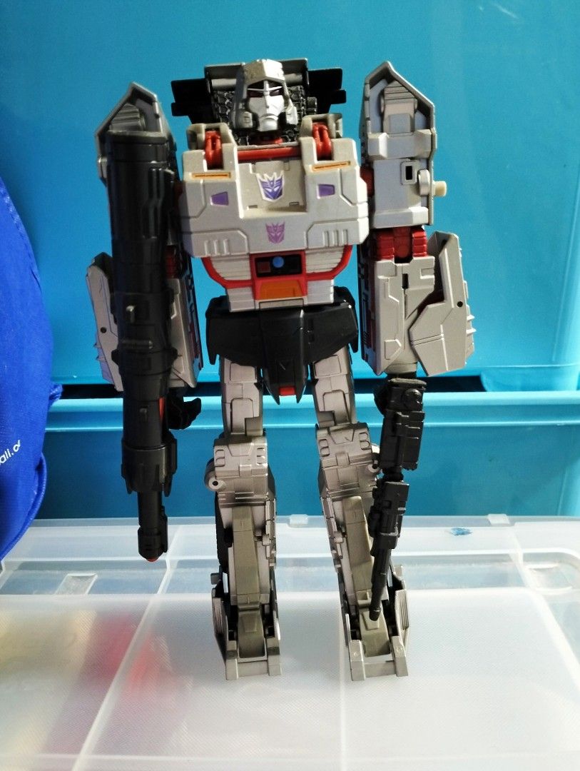 Transformers Generations (Category: Toy Figures) located in Singapore. Submitted by toyship (Listing ID 1279265667, Image 3). Description: Ultra Magnus Combiner Wars Leader Bumblebee Prime Beast Hunters Leader Combiner Wars Megatron Leader Generation Megatron Armada Leader AOE Optimus Prime Leader Class.