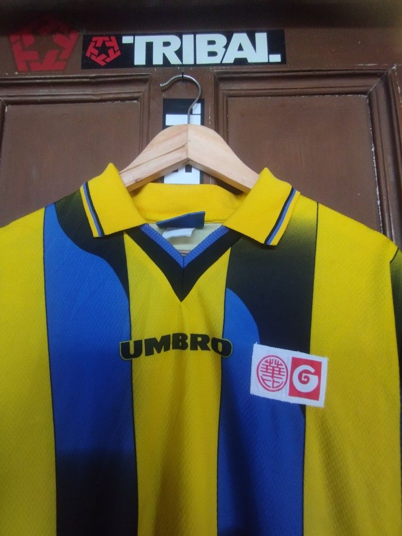 UMBRO, Men's Fashion, Activewear on Carousell