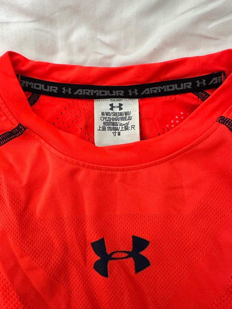 Under Armour Compression Shirt, Men's Fashion, Activewear on Carousell