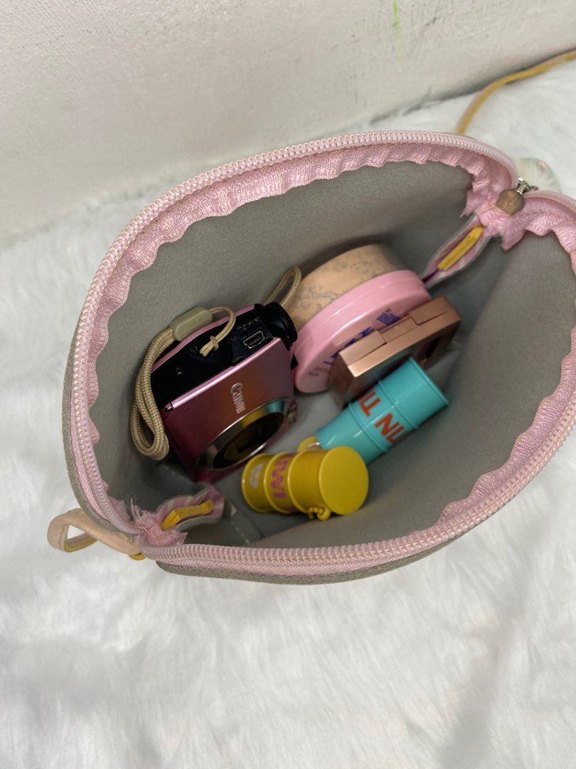 H&m unicorn bag store