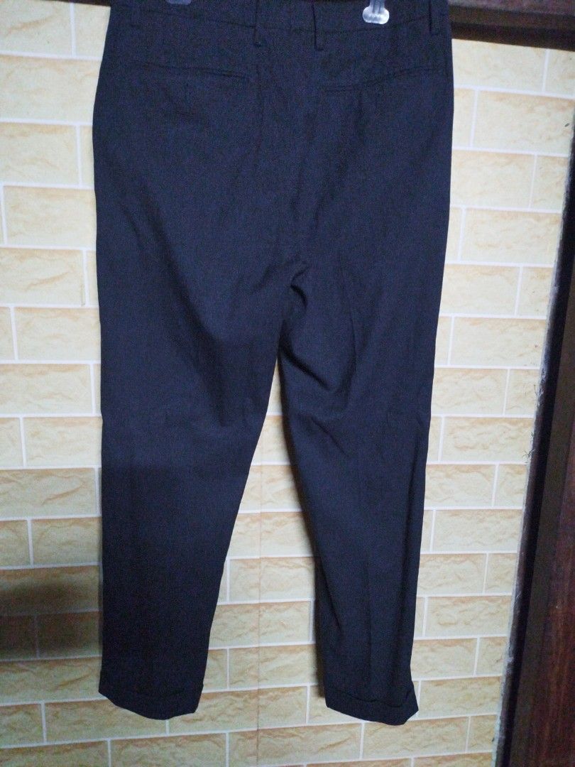 uniqlo (Category: Trousers) located in Santiago. Submitted by rhosphy (Listing ID 1279419800, Image 3). Description: .